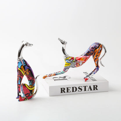 Farbenfrohe Moderne Skulptur - “Die stilvolle Windhund-Duo”