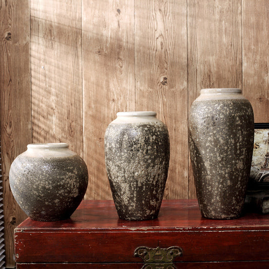 Zen-Ästhetik: Handgefertigte Keramikvasen im Neuen Japan-Stil